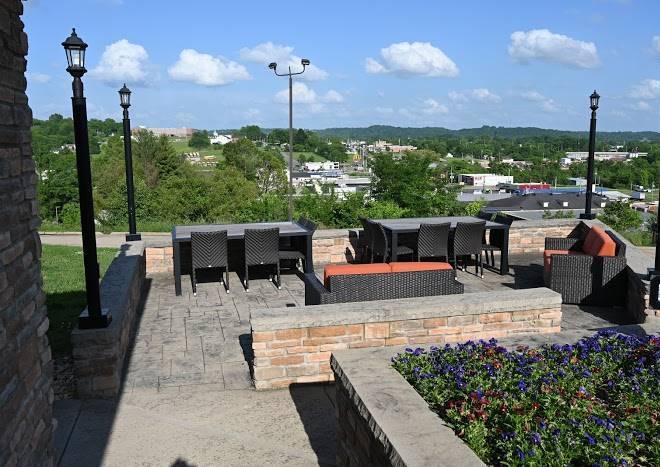 Giles hotel inn & suites