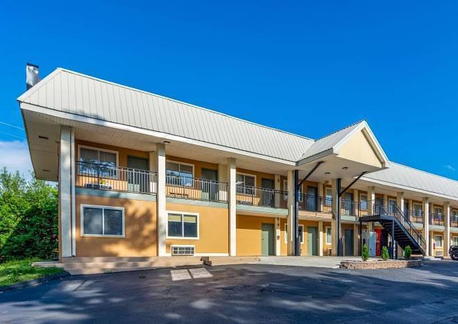 Econo lodge east ridge