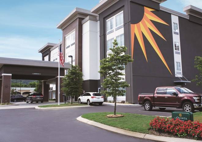La Quinta Inn & Suites By Wyndham Chattanooga Lookout Mtn Image
