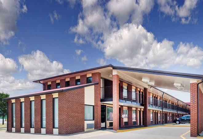 Super 8 By Wyndham Chattanooga Ooltewah Image