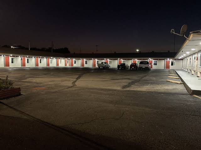 Aristocrat Motor Inn Image