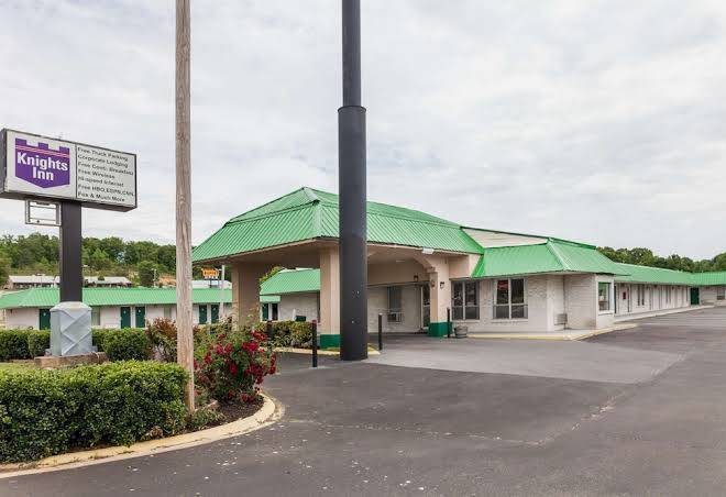 Knights inn hurricane mills