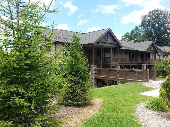 Redtail mountain resort
