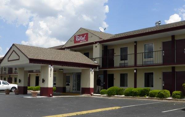 Red Roof Inn & Suites Jackson Tn Image