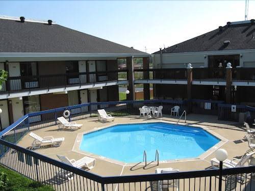 Walking horse lodge lewisburg