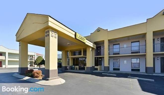 Super 8 by wyndham clarksville northeast