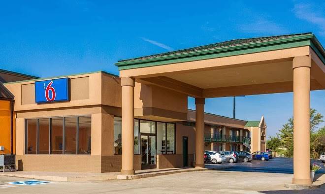 Motel 6 clarksville tn
