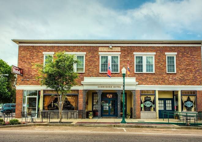Commodore hotel & cafe