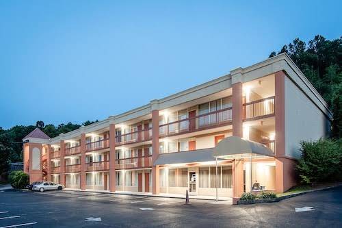 Travelodge By Wyndham Harriman Image