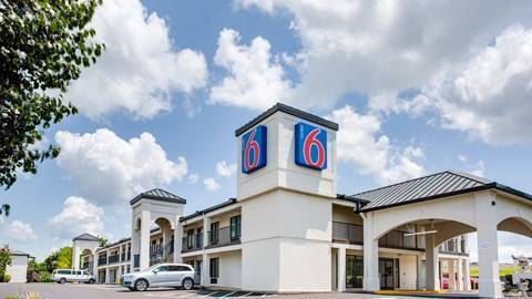 Motel 6 white house tn