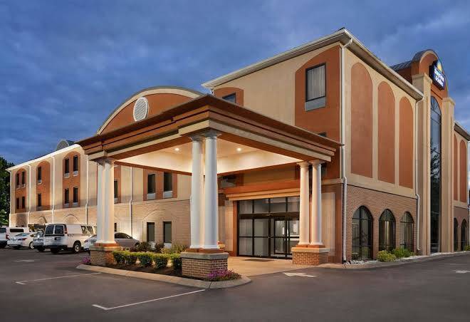 Days Inn & Suites By Wyndham Murfreesboro Image