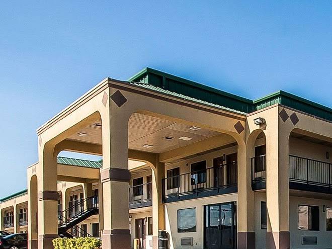 Econo Lodge Inn & Suites Southeast Image