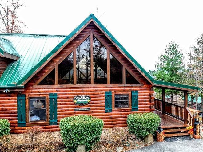 Black bear falls log home community