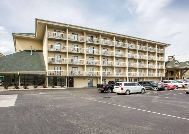 Comfort inn & suites at dollywood lane