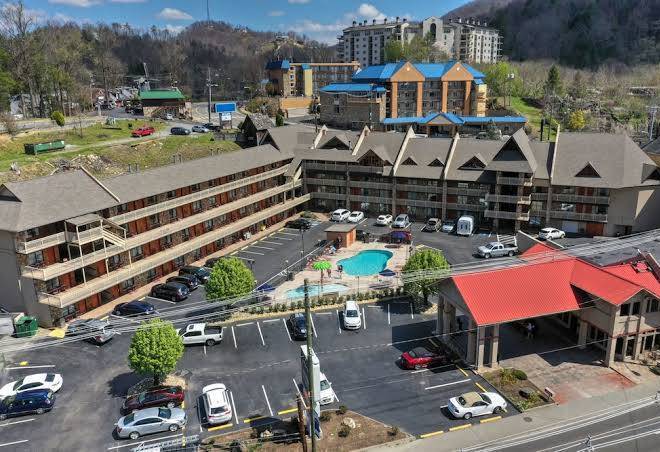 Crossroads inn & suites