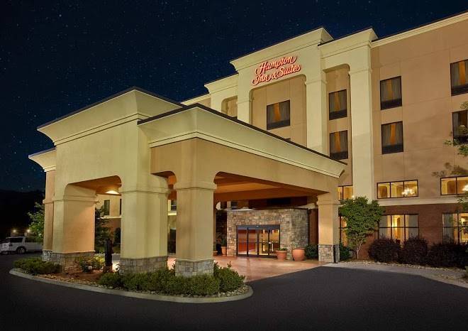 Hampton inn & suites sevierville stadium drive