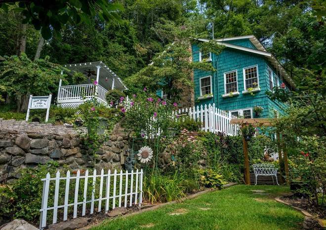 Laurel springs lodge bed and breakfast