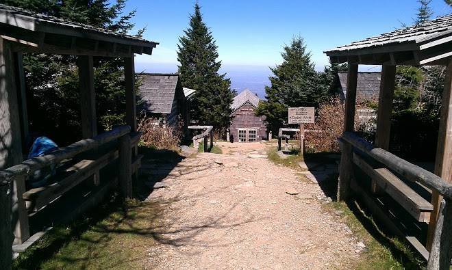 Leconte lodge reservation office