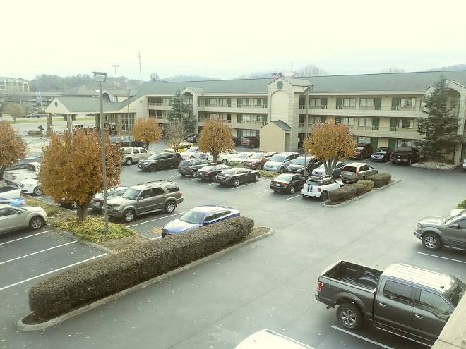 Quality inn & suites at dollywood lane