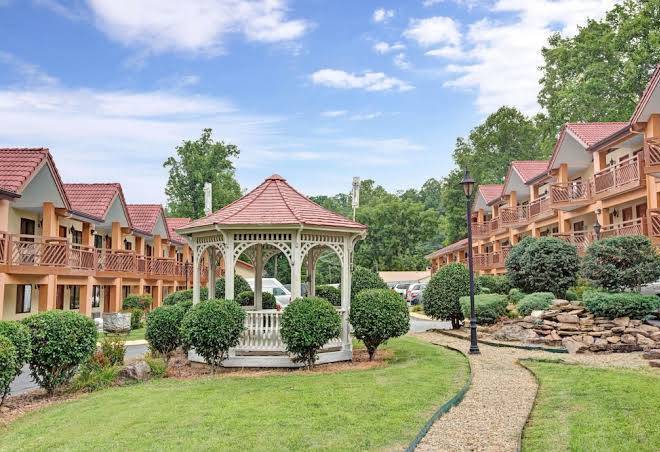 Super 8 by wyndham downtown gatlinburg at convention center