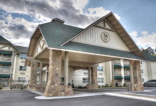 The lodge at five oaks