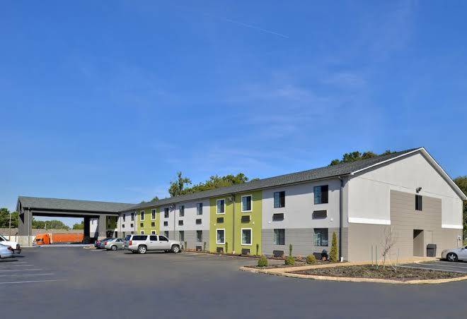 Americas Best Value Inn Memphis Airport Image