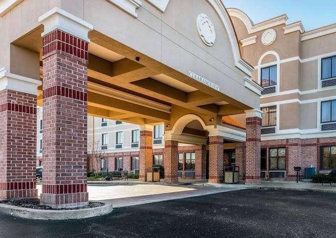 Comfort inn & suites airport american way