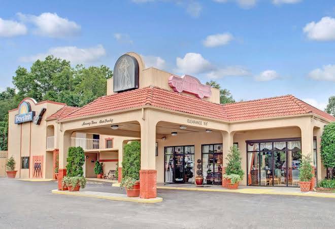 Days inn by wyndham memphis at graceland