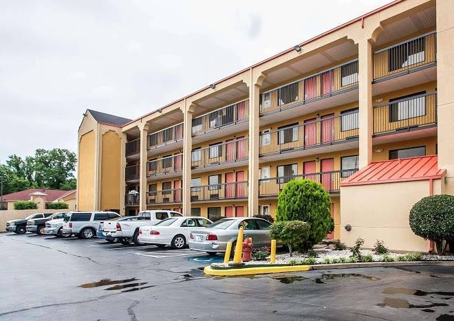 Econo Lodge Inn & Suites Memphis Image