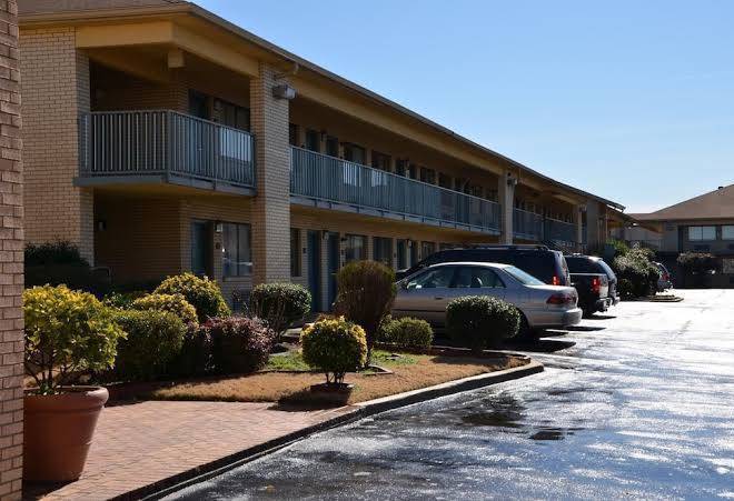 Motel 6 Memphis Tn Graceland Image