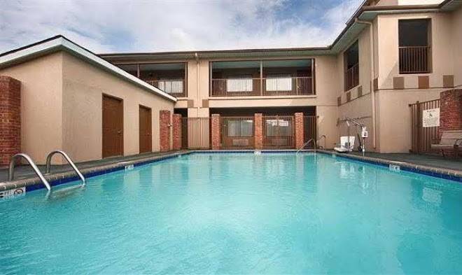 Quality inn airport i 240