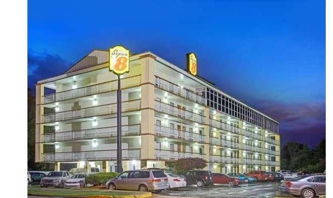 Super 8 by wyndham memphis dwtn graceland area