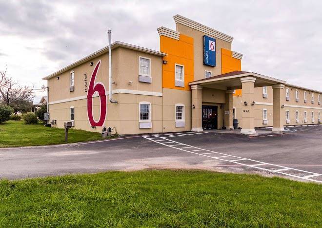 Motel 6 Jourdanton Tx Image