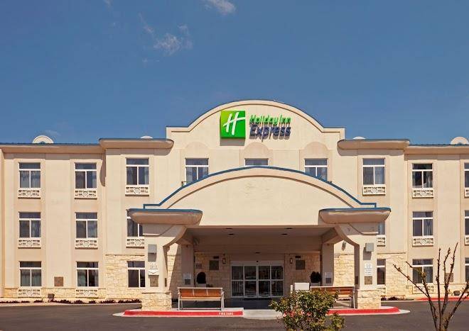 Holiday inn express & suites bastrop