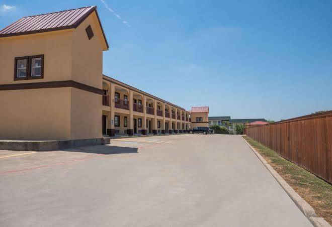 Days Inn By Wyndham Temple Image