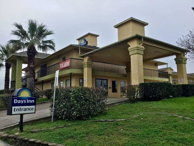 Days inn by wyndham morgan's wonderland ih 35 n