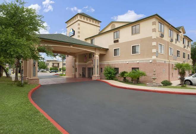 Days inn & suites by wyndham san antonio north stone oak