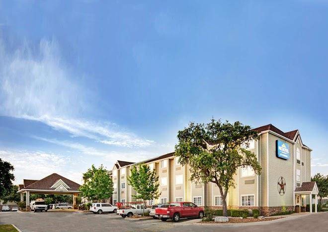 Super 8 by Wyndham San Antonio Airport North