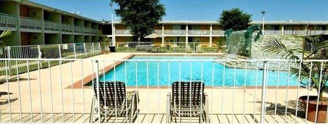 Mid Towne Inn & Suites Image