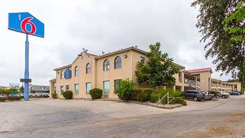 Motel 6 san antonio tx fiesta trails