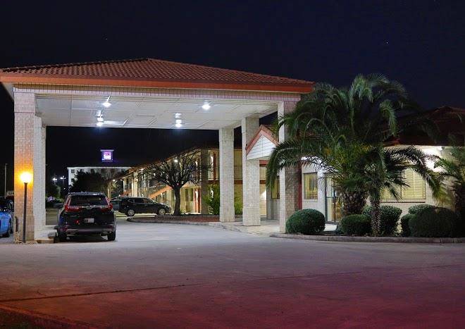 University inn & suites san antonio