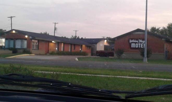Holiday plaza motel