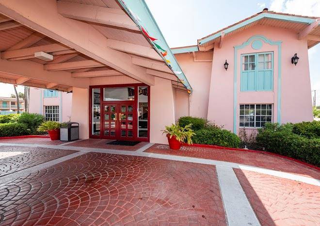 University inn & suites