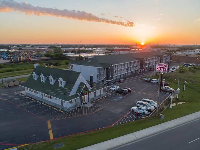 Crossroads hotel & suites