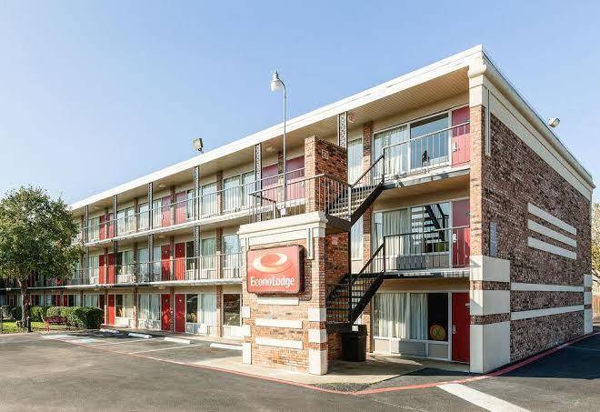 Econo lodge airport i 35 north
