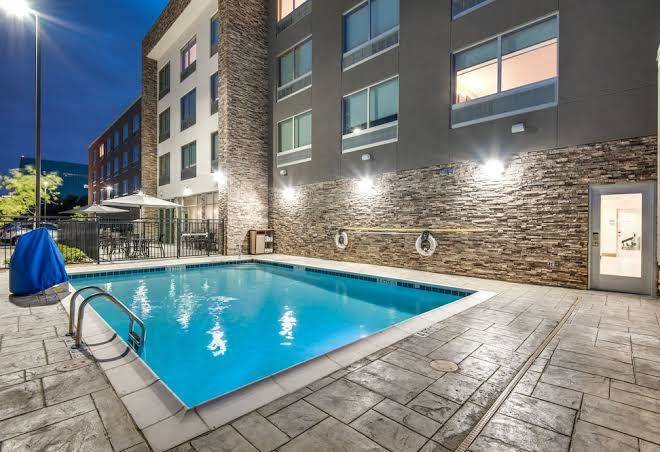 Holiday inn express & suites dallas north addison