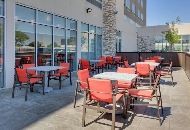 Holiday Inn Express & Suites Dallas Nw Hwy Love Field Image