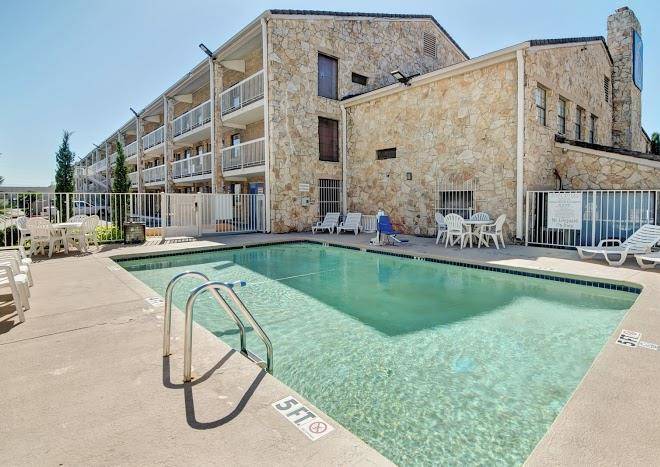 Motel 6 Dallas Tx Forest Lane Image