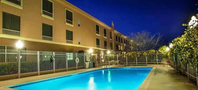 Hampton Inn & Suites Denton Image