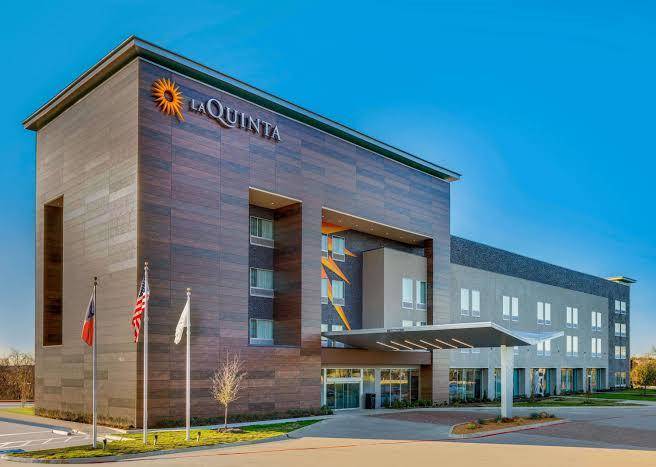 La Quinta Inn & Suites By Wyndham Lewisville Image